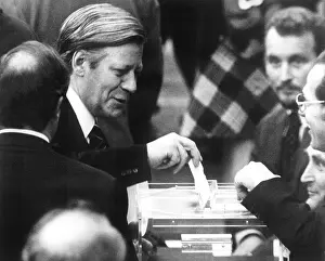 Seventieth: Helmut Schmidt is elected as new chancellor