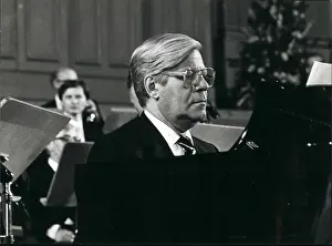 Pianos: Helmut Schmidt performing Mozart, Zurich