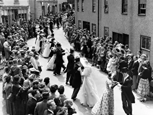 Helston: HELSTON FLORAL DANCE