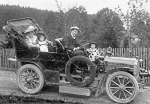 Cabriolet: Henry Bender with family, 1906