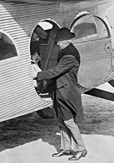 Loads: Henry Ford at the airport of Dearborn, 1925