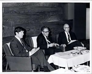 Kissinger: Henry Kissinger in talks, Japan