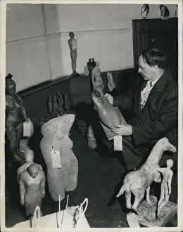 R.b.a: Henry Moore, sculptor, selecting works at RBA Galleries