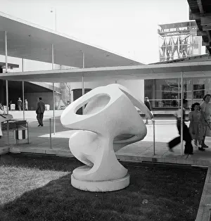 Hepworth: Hepworth sculpture