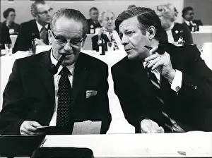 Finances: Herbert Wehnor and Helmut Schmidt at a conference