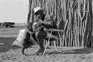 Kaokoland: Herero father giving milk to child