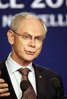 Attends Press Briefing: Herman Van RoMP uy