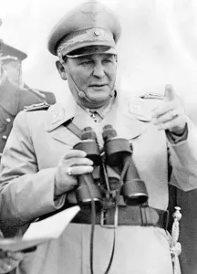 Gring: Hermann Gnring at a troop visit, 1942