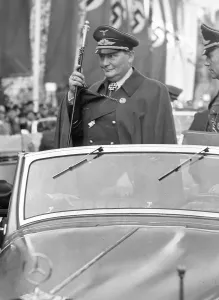 Gring: Hermann Gnring during the victory parade in Berlin 1940