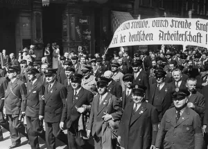 Cigars: Hermann Goering with Berlin workers on May 1, 1934
