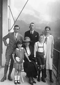 Karoline: Hermine Reuss Elder Line with her five children
