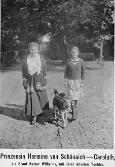 Karoline: Hermine Reuss Elder Line with her daughter during a walk