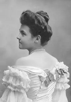 Marry: Hermine Reuss Elder Line before her wedding, 1906