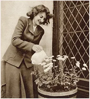 Sep25: Hermione Gingold at home