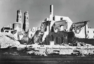 Frauenkirche: The Herzog-Max Burg in Munich, 1945