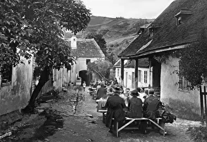 Taverns: Heuriger (wine tavern) in Vienna, 1936