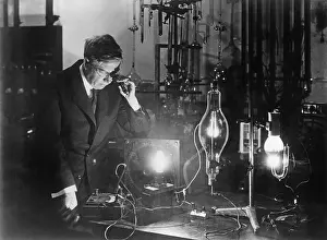Observes: High-pressure mercury lamp, 1936