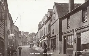 Paulinus: High Street, Crayford