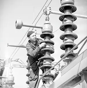 Finda: High volatage - danger - worker - electrician