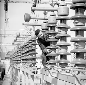 Finda: High volatage - danger - worker - electrician