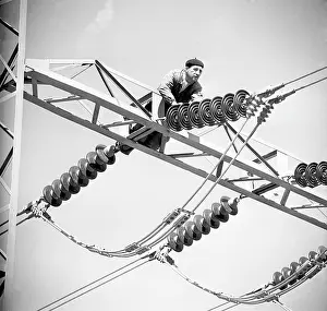 Finda: High volatage - danger - worker - electrician