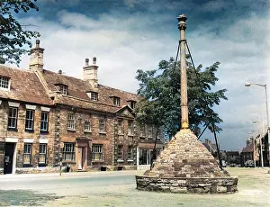 HIGHAM FERRARS CROSS