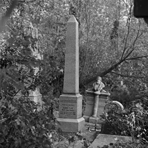 Graveyards: Highgate Cemetery