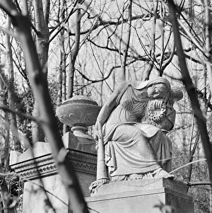 Graveyards: Highgate Cemetery
