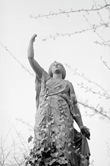 Colonizing: Highgate Cemetery