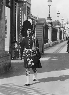 Sporran: Highland Guard on duty at Buckingham Palace