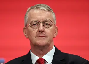 Sitzen: Hilary Benn MP