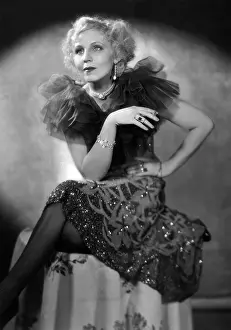 Verhoeven: Hilde Koerber in Salonwagen E 417, 1939