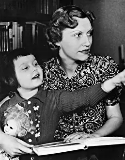 Viola: Hilde Weissner with her daughter Viola-Hildis, 1940