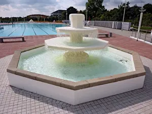 Moderne: Hillingdon Sports and Leisure Complex, Gatting Way, Uxbridge