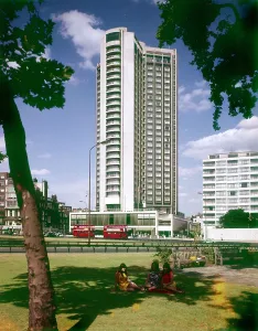 Elmar: Hilton Hotel, London