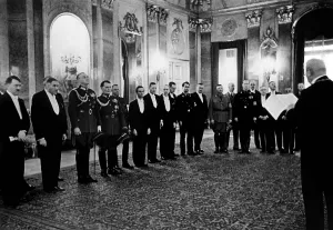 Takeover: Hindenburg with the cabinet of Hitler, 1933