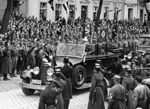 Troopers: Hindenburg on his way to the state ceremony, 1933