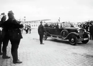 Ancestors: Hindenburgs arrival at the liberation ceremony