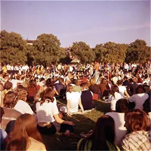 Chilling: HIPPIES 1960S