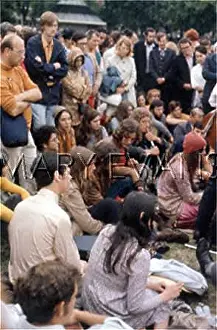 Chilling: HIPPIES 1960S