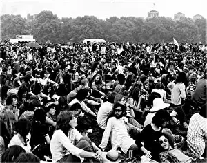 Unisex: HIPPIES IN HYDE PARK