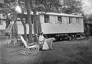 Rocking: Historic motor home, 1909