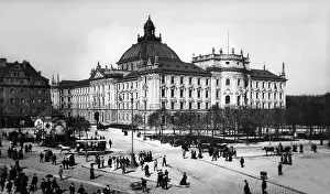 Karlstor: Historic Munich: Justizpalast around in Munich