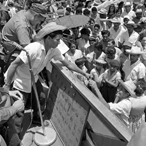 Strassenszene: Historical Cuba -Flats for agricultural workers