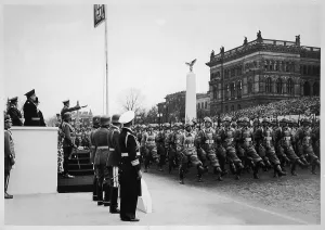 Hacha: HITLER/BIRTHDAY PARADE
