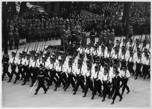 Runstedt: HITLER/BIRTHDAY PARADE