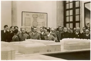 Vips: HITLER AND BUILDINGS