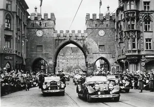Prinzregentenplatz: Hitler in custom-made Mercedes, Munich
