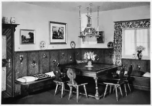 Obersalzburg: HITLER/DINING ROOM/1933