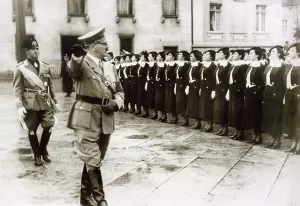 Wilhelmplatz: HITLER/ITALIAN YOUTH